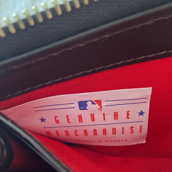 Dooney & Bourke x SF Giants Leather ‘SF’ Monogram Matching Purse and Wallet Set - Picture 7 of 12